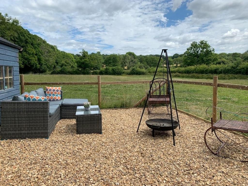 Shepherds Hut With Scandinavian Hot Tub And Hydromassager Sway المظهر الخارجي الصورة
